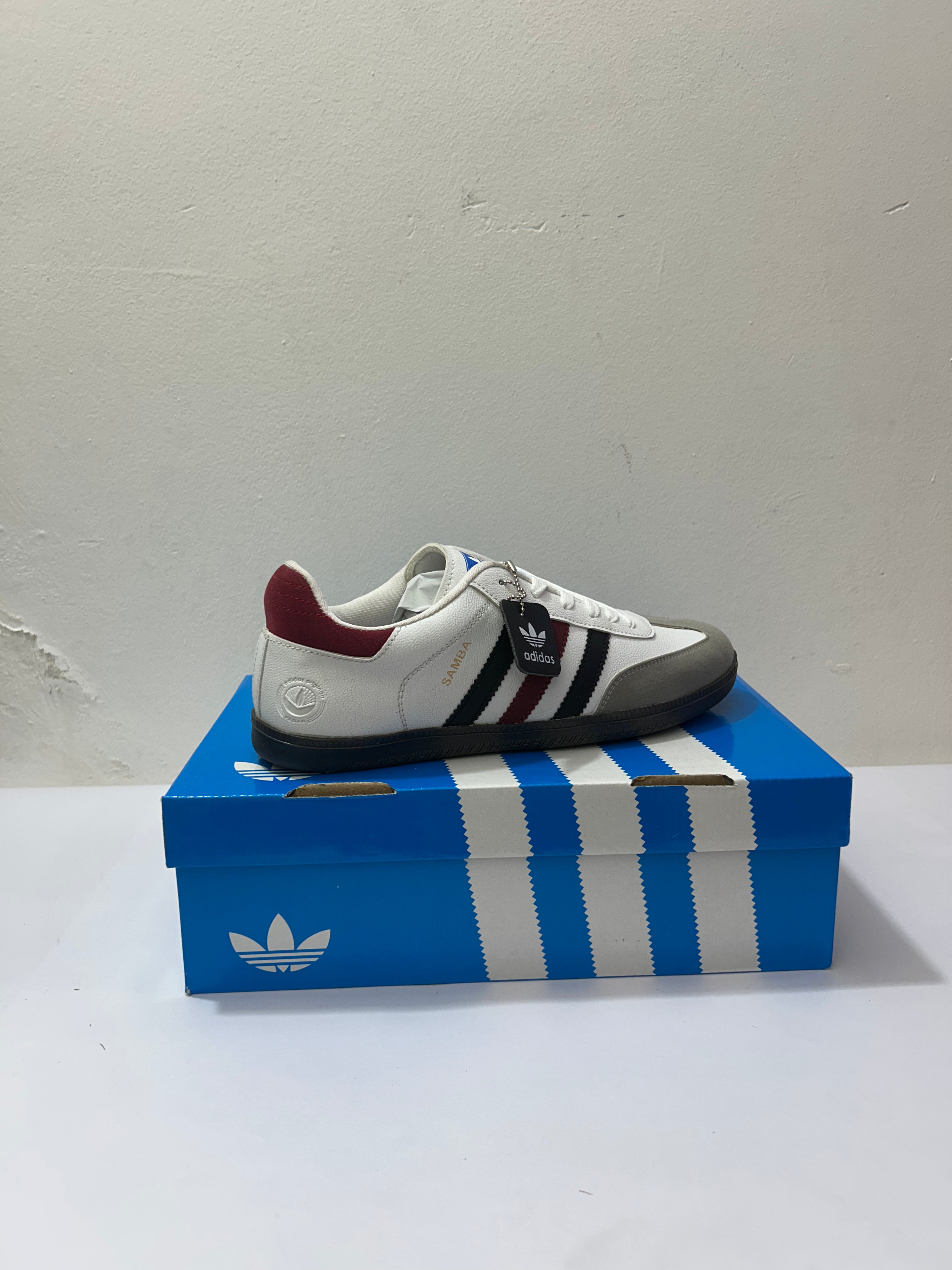 Adidas Samba Classic – White & Green Retro Soccer-Inspired Sneakers