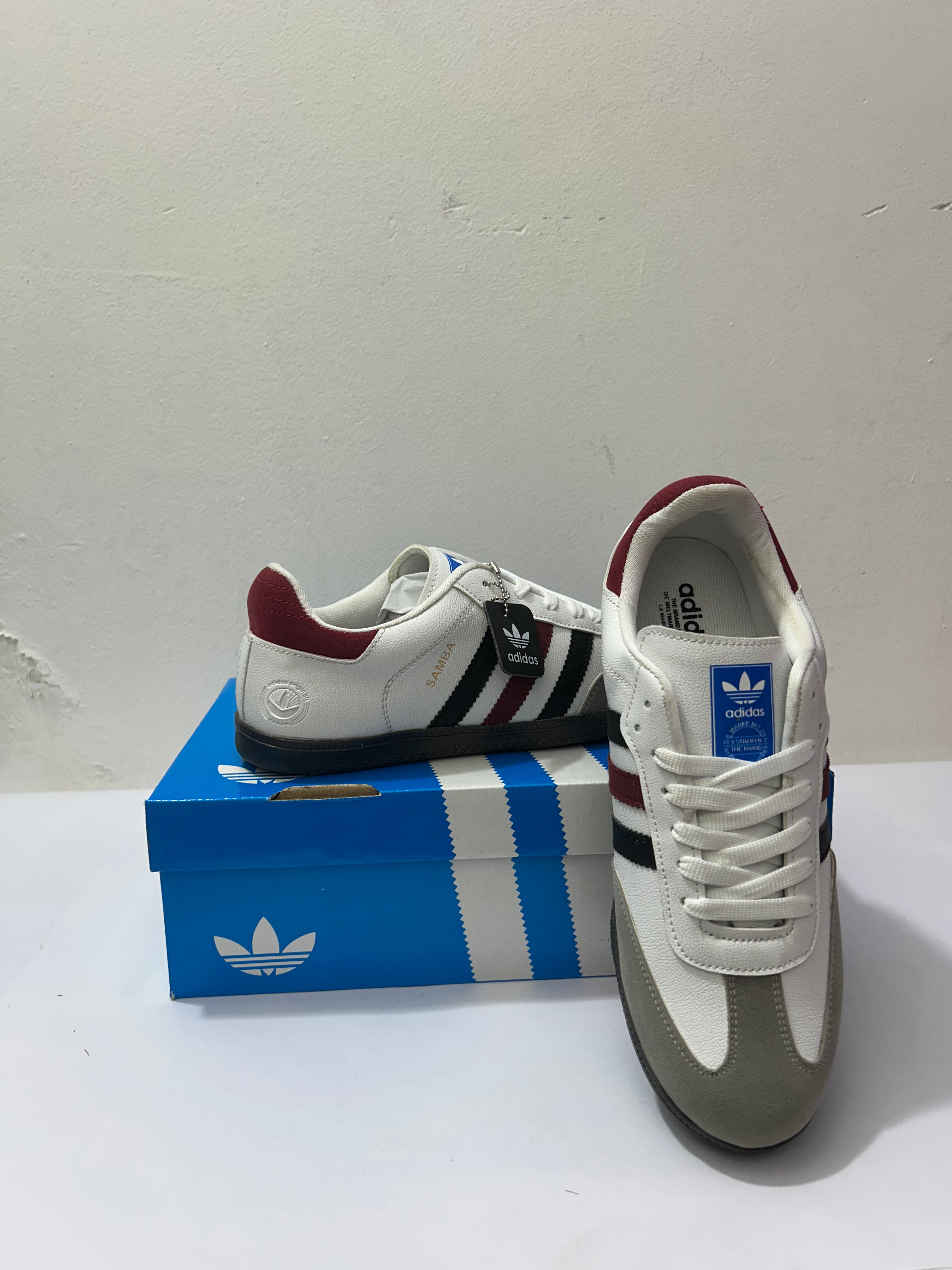 Adidas Samba Classic – White & Green Retro Soccer-Inspired Sneakers