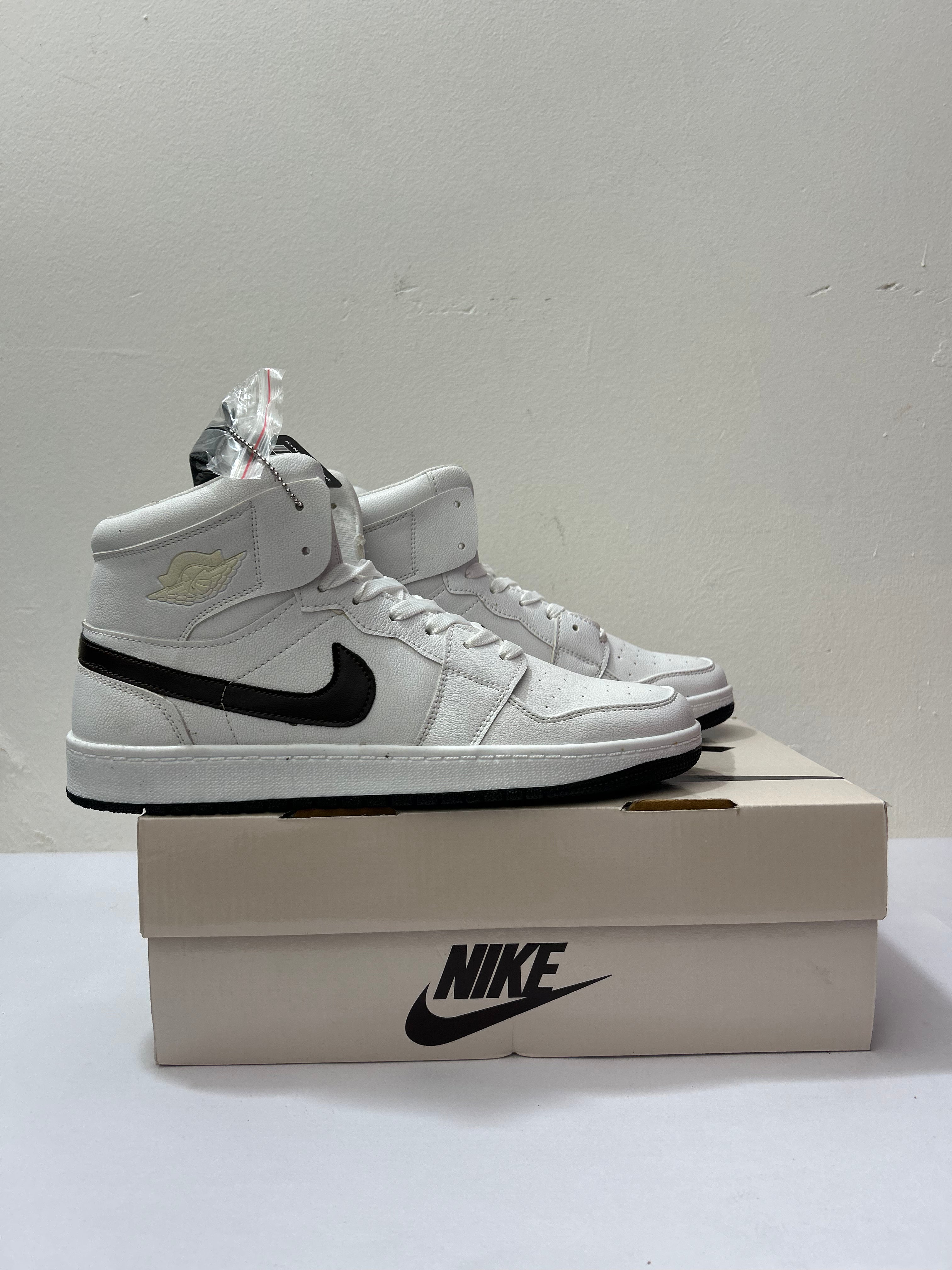 Nike Air Jordan 1 Mid White Shadow – Classic High-Top Street Icon